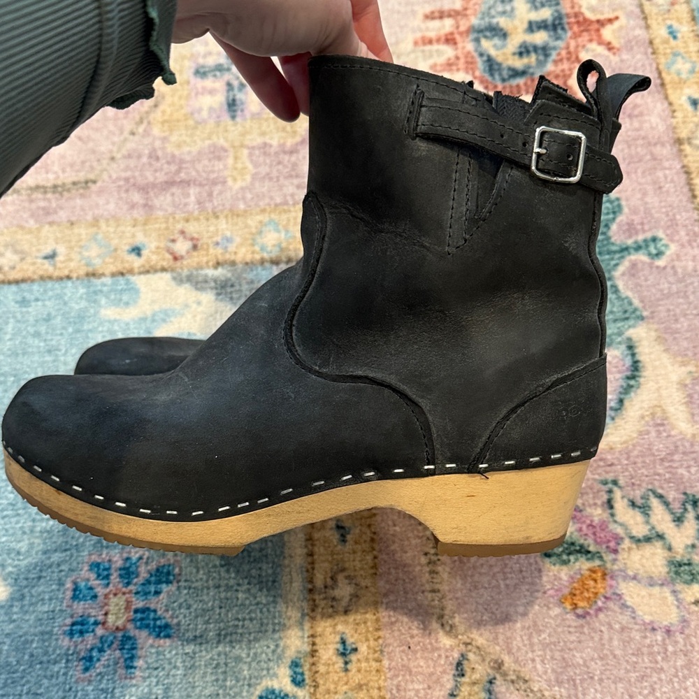 Sandgrens black clog boots